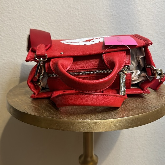 BETSEY JOHNSON XOHARLYS NWT Small lip/kiss tote/crossbody bag-red NWT - Picture 7 of 10